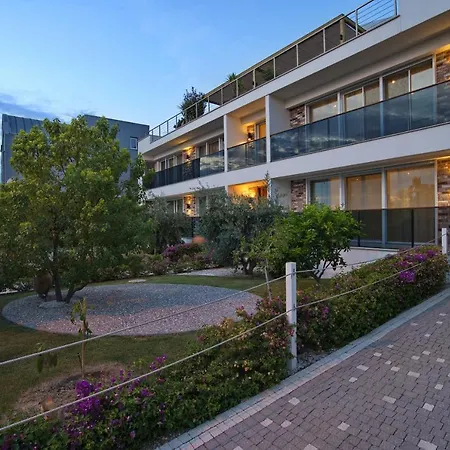 Elia Apartman Side