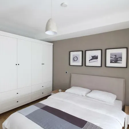 Elia Apartman *